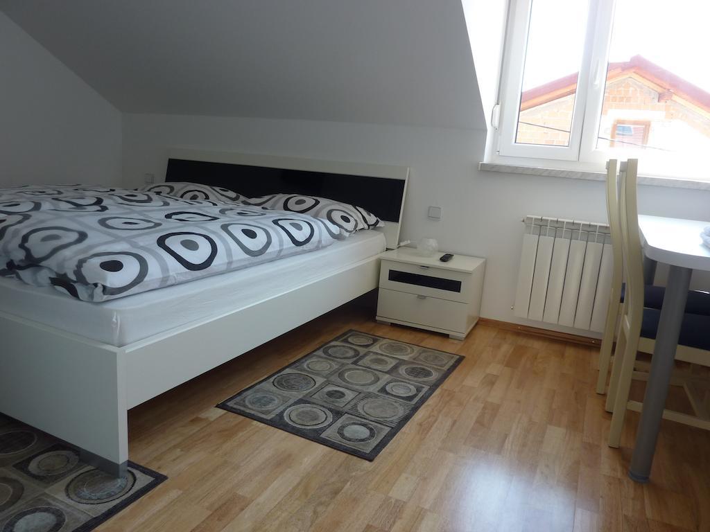 Rooms & Apartment Mira G. ポストイナ 部屋 写真