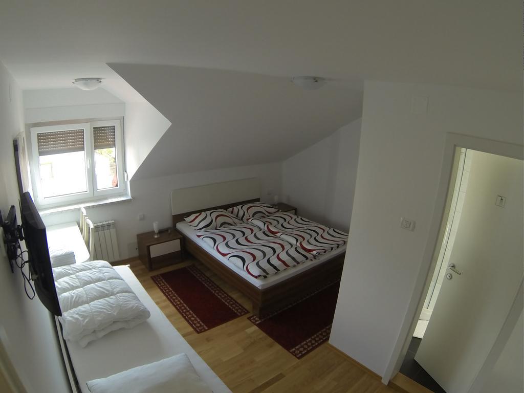 Rooms & Apartment Mira G. ポストイナ エクステリア 写真
