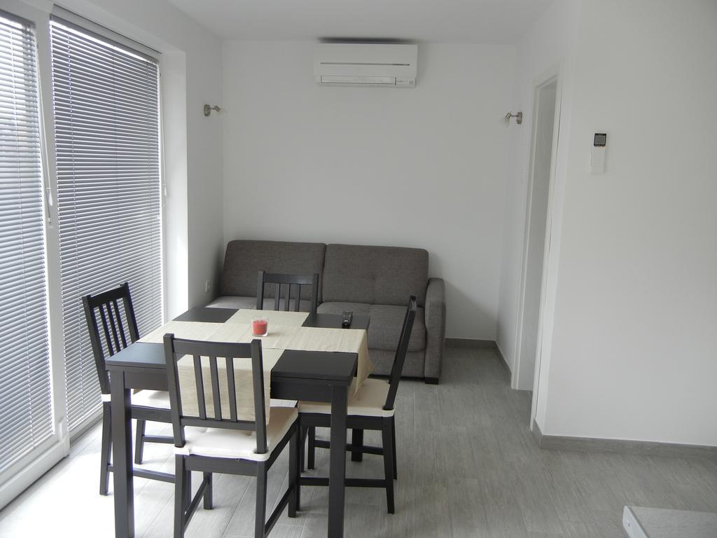 Rooms & Apartment Mira G. ポストイナ エクステリア 写真